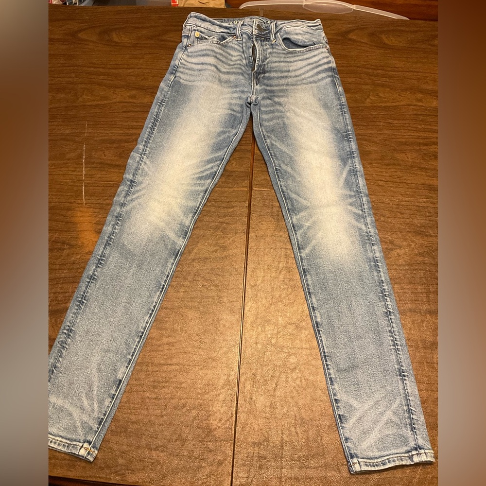 American Eagle 28 x 32 Light Blue Denim Jeans Athletic Skinny Airflex+ AEO EUC